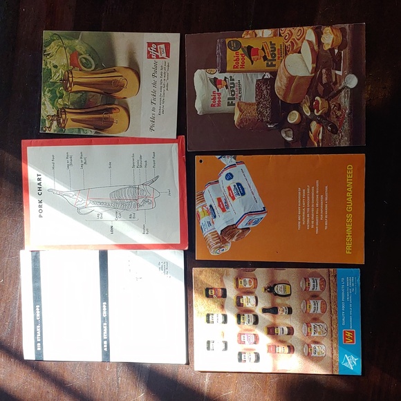 Bundle of very old cookbooks - Picture 2 of 4